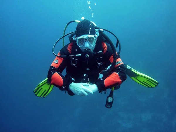 Où trouver les meilleurs cours de plongée pour débutants dans les îles Phi Phi, Thaïlande ?