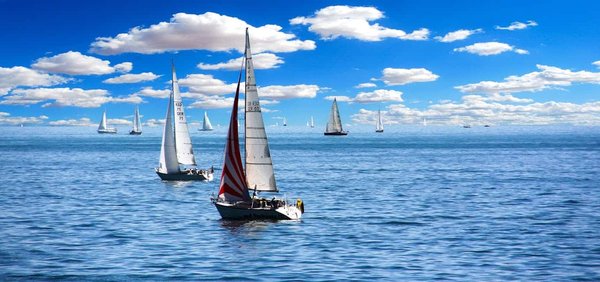 Où loger pour participer à des ateliers de construction de bateaux traditionnels ?